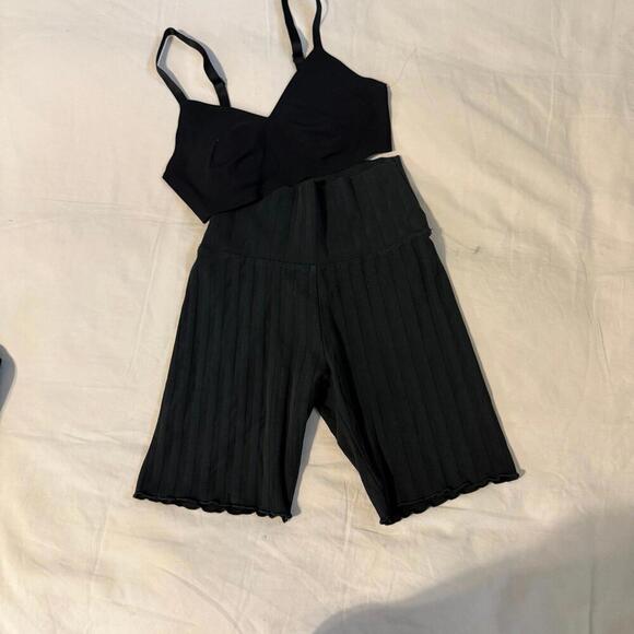 Offline by Aerie  athletic ribbed biker shorts and Sports bra - Picture 1 of 9
